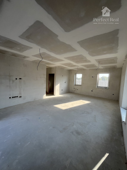 3izbový dom s parkovaním a terasou v obci Padáň