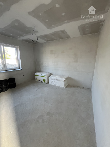 3izbový dom s parkovaním a terasou v obci Padáň