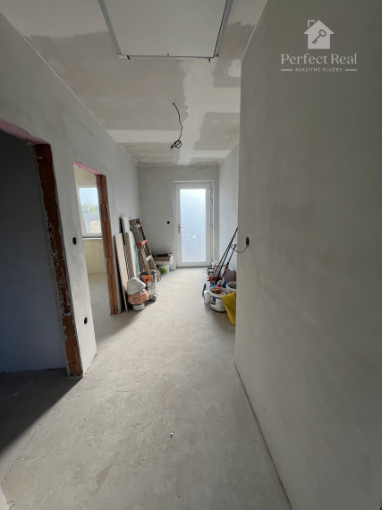 3izbový dom s parkovaním a terasou v obci Padáň