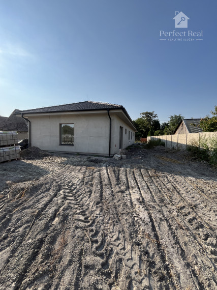 3izbový dom s parkovaním a terasou v obci Padáň