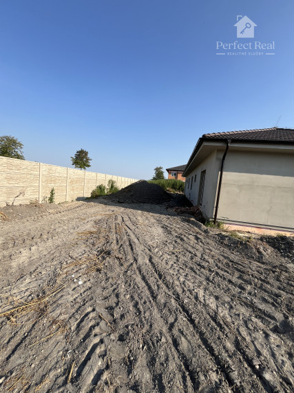 3izbový dom s parkovaním a terasou v obci Padáň