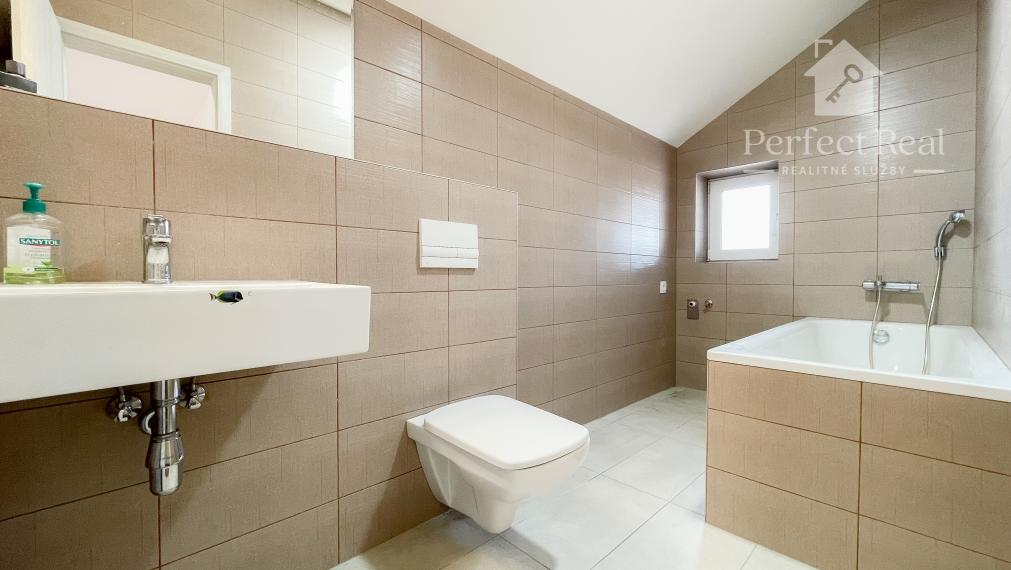 4 izbový mezonetový byt s malou záhradkou v obci Hviezdoslavov - 200m od vlakovej zastávky