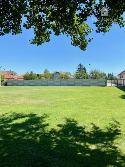 KRÁSNY STAVEBNÝ POZEMOK s vlastnou príjazdovou cestou  MAD