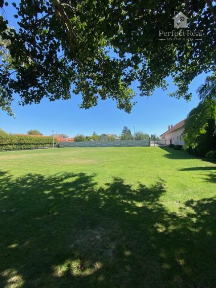 KRÁSNY STAVEBNÝ POZEMOK s vlastnou príjazdovou cestou  MAD