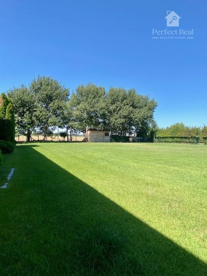 KRÁSNY STAVEBNÝ POZEMOK s vlastnou príjazdovou cestou  MAD