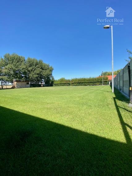 KRÁSNY STAVEBNÝ POZEMOK s vlastnou príjazdovou cestou  MAD