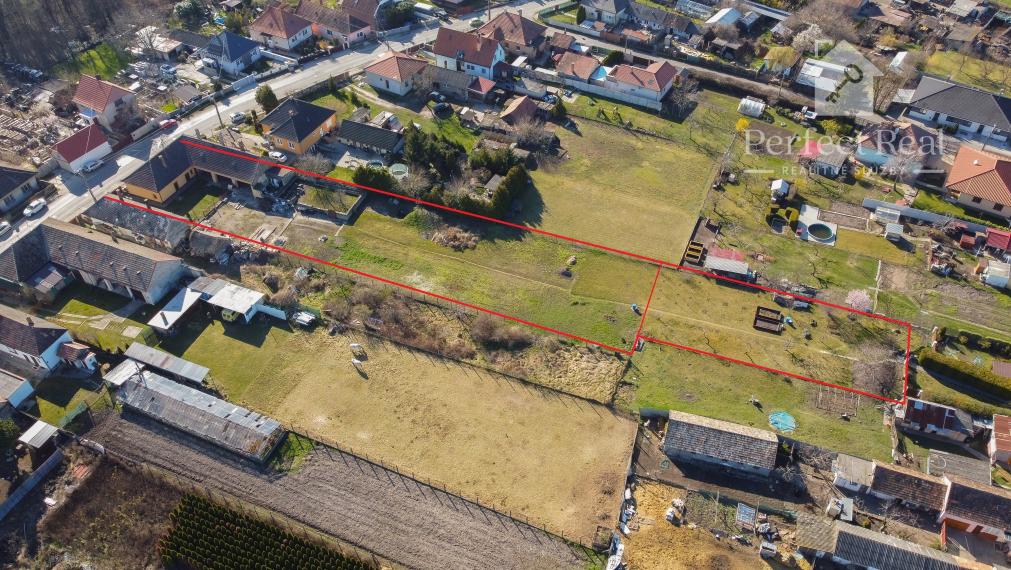 Predaj veľkého stavebného pozemku v centre obce Veľké Blahovo, znížená cena