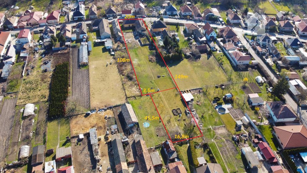 Predaj veľkého stavebného pozemku v centre obce Veľké Blahovo, znížená cena