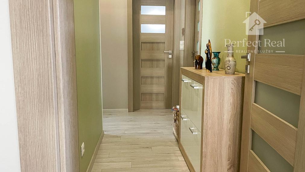 ZNÍŽENÁ CENA! Rodinný dom, 4 izbový, slepá ulica, Gabčíkovo