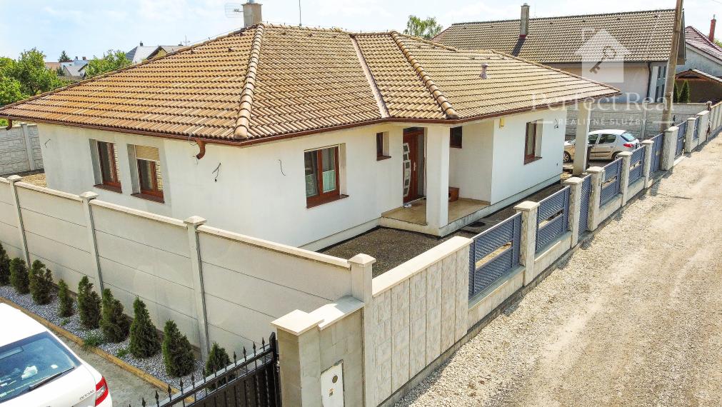 ZNÍŽENÁ CENA! Rodinný dom, 4 izbový, slepá ulica, Gabčíkovo