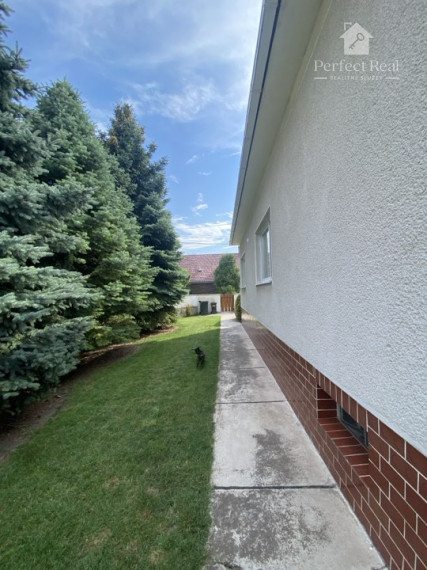 Krásny priestranný 5 izbový rodinný dom s vedľajšou stavbou v obci Vrakúň-  Rezervované