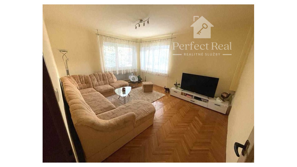 Krásny priestranný 5 izbový rodinný dom s vedľajšou stavbou v obci Vrakúň-  Rezervované