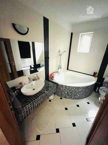 Krásny priestranný 5 izbový rodinný dom s vedľajšou stavbou v obci Vrakúň-  Rezervované