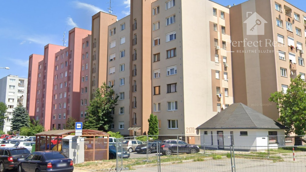 Veľký trojizbový byt na prenájom bez zariadenia, nám. Priateľstva, DS