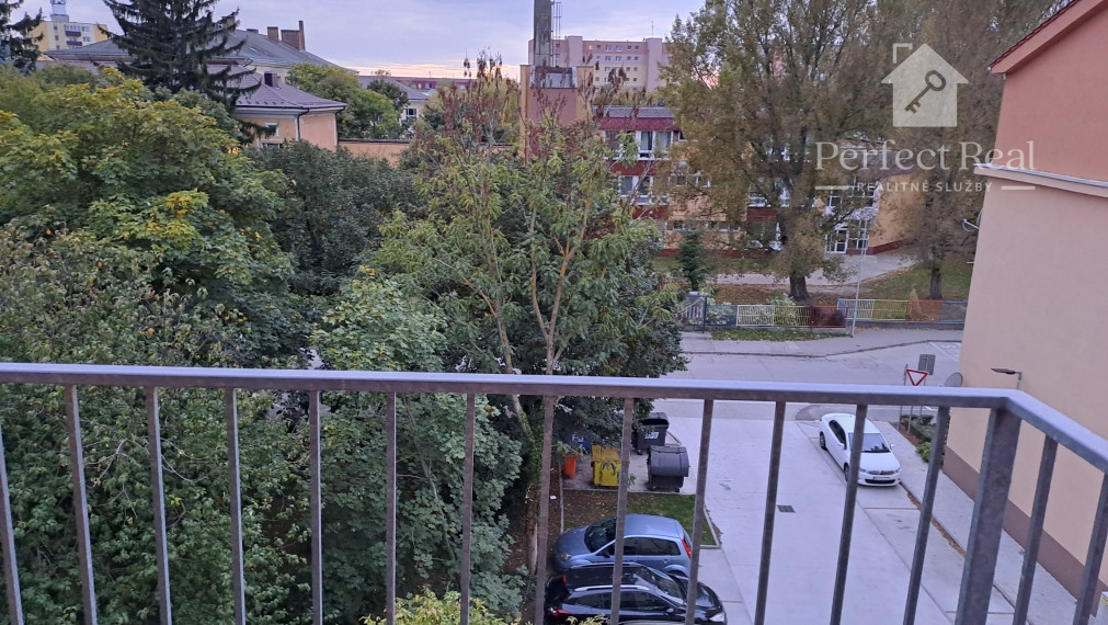 Na predaj 1,5 izbový byt v Šamoríne v centre mesta