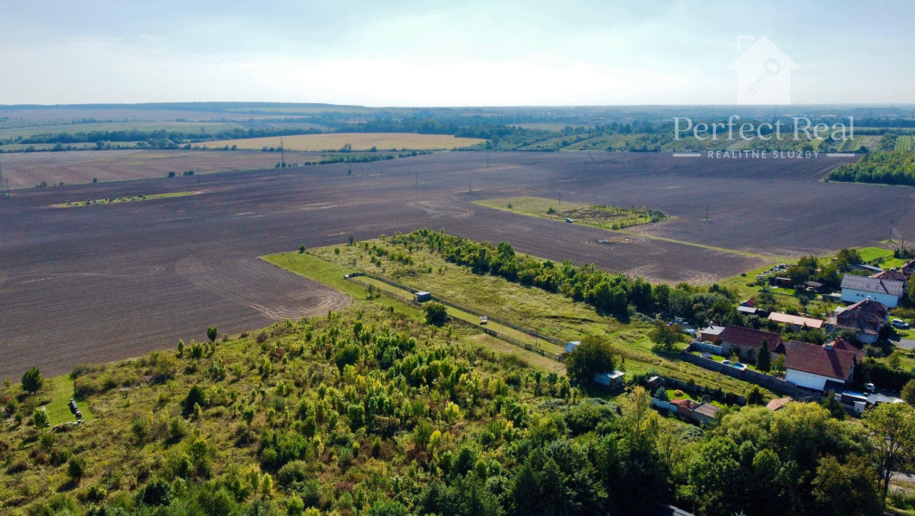 Na predaj investičný pozemok 2355m2 vo Vinosadoch.