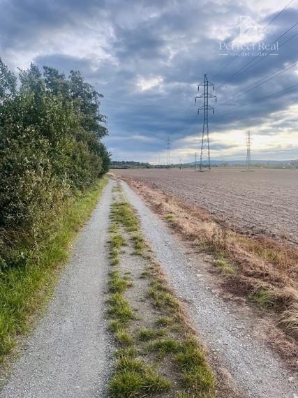 Na predaj investičný pozemok 2355m2 vo Vinosadoch.