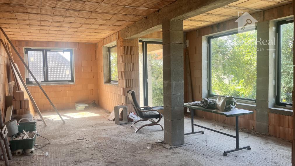 Exkluzívne na predaj priestranný, dvojpodlažný  rodinný dom v širšom centre Modry.