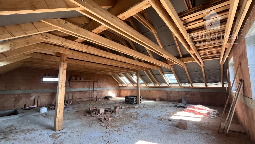 Exkluzívne na predaj priestranný, dvojpodlažný  rodinný dom v širšom centre Modry.