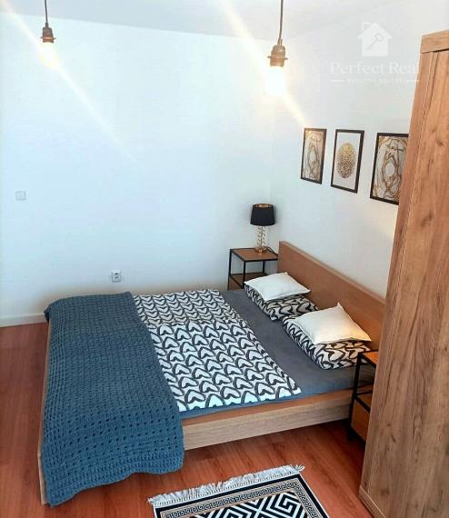 Moderný a plne zariadený 2-izbový byt s klimatizáciou a parkovaním pri Avione