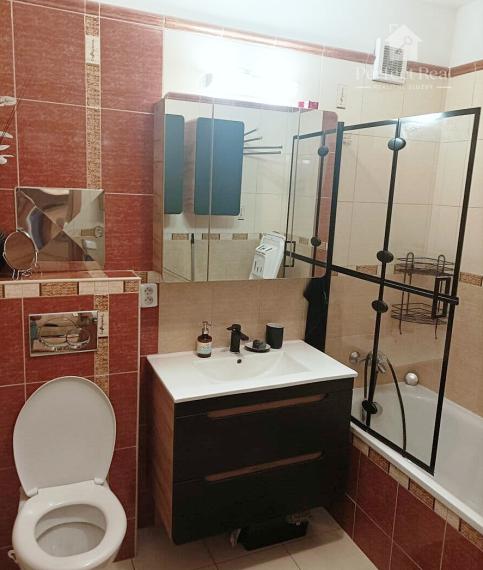 Moderný a plne zariadený 2-izbový byt s klimatizáciou a parkovaním pri Avione