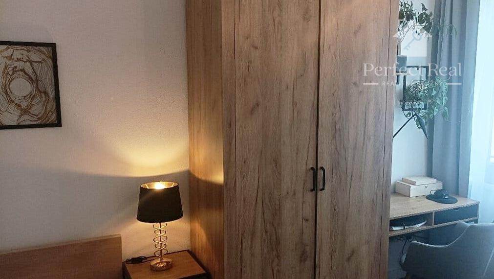 Moderný a plne zariadený 2-izbový byt s klimatizáciou a parkovaním pri Avione