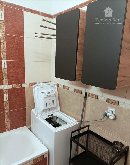 Moderný a plne zariadený 2-izbový byt s klimatizáciou a parkovaním pri Avione