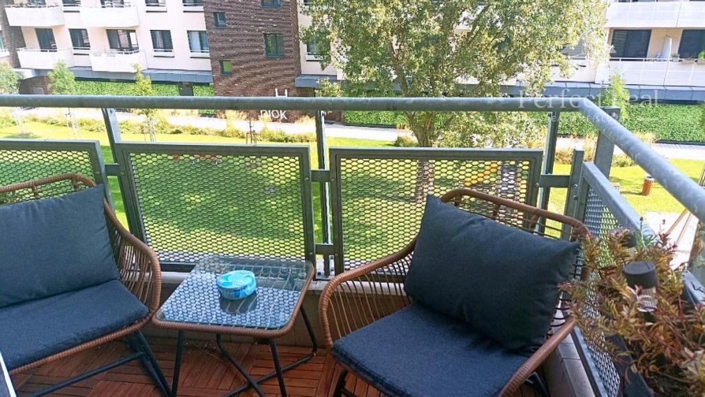 Moderný a plne zariadený 2-izbový byt s klimatizáciou a parkovaním pri Avione