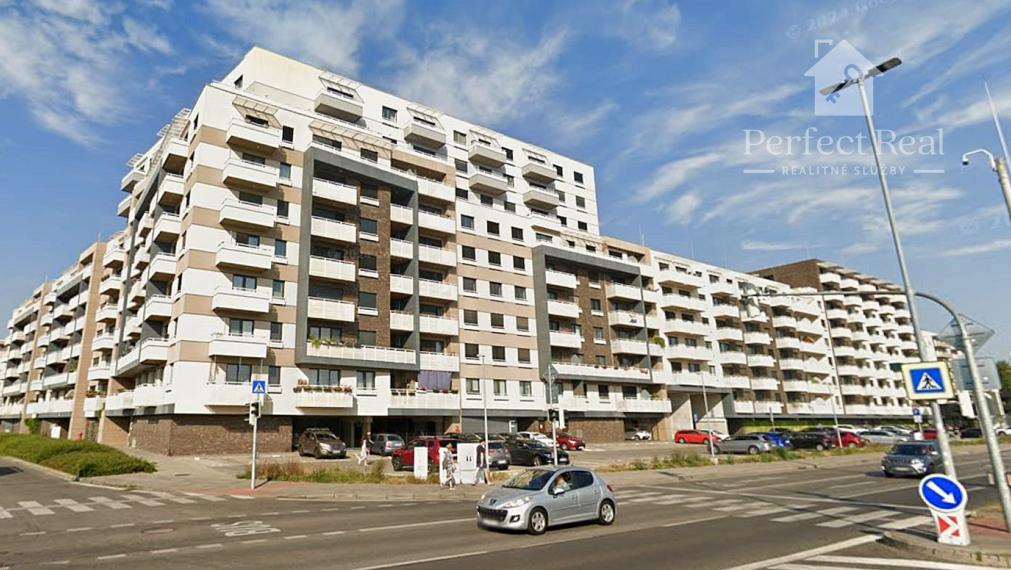 Moderný a plne zariadený 2-izbový byt s klimatizáciou a parkovaním pri Avione