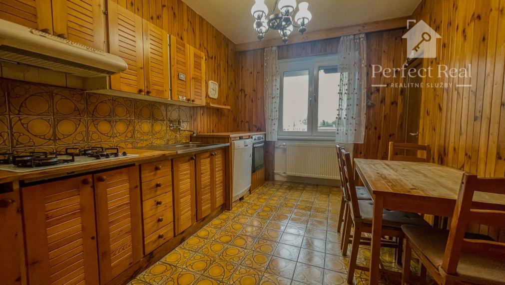 Priestranný 3 izbový byt s GARÁŽOU a so záhradkou v štvorbytovke v obci Zlaté Klasy- výborná lokalita