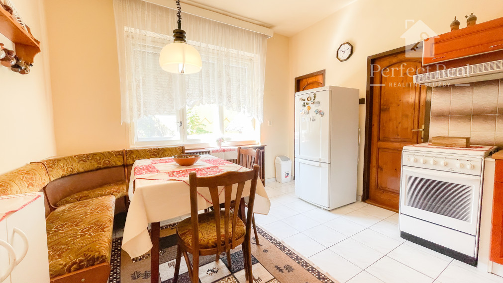 Obývateľný, veľmi zachovalý 4 izbový priestranný RD v obci Zlaté Klasy