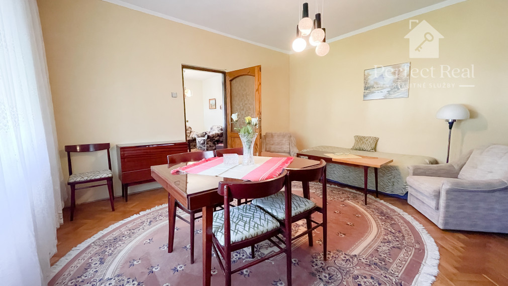 Obývateľný, veľmi zachovalý 4 izbový priestranný RD v obci Zlaté Klasy