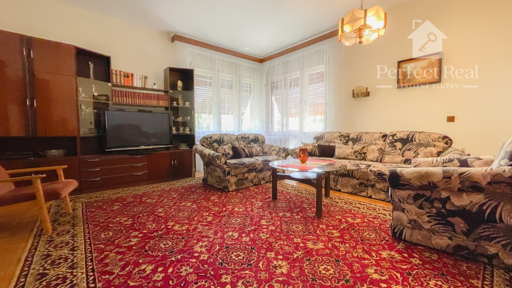 Obývateľný, veľmi zachovalý 4 izbový priestranný RD v obci Zlaté Klasy