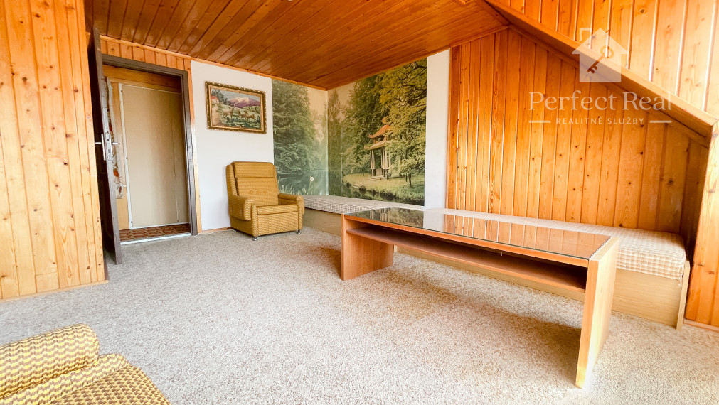 Obývateľný, veľmi zachovalý 4 izbový priestranný RD v obci Zlaté Klasy