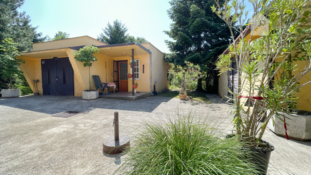 Obývateľný, veľmi zachovalý 4 izbový priestranný RD v obci Zlaté Klasy