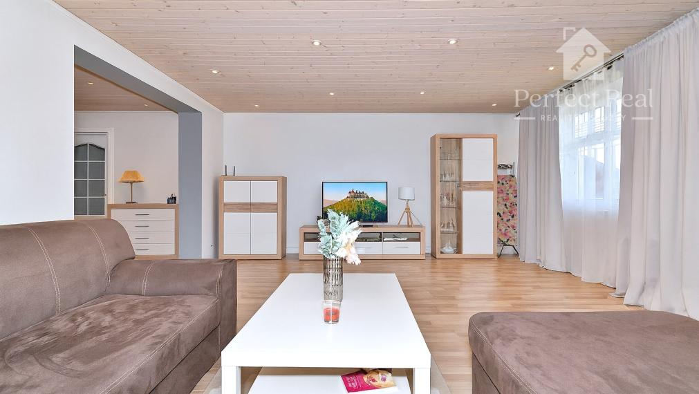 Rodinný dom s dvoma bytmi, 2 garáže, záhrada, bazén, DS