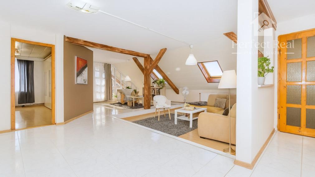 Rodinný dom s dvoma bytmi, 2 garáže, záhrada, bazén, DS