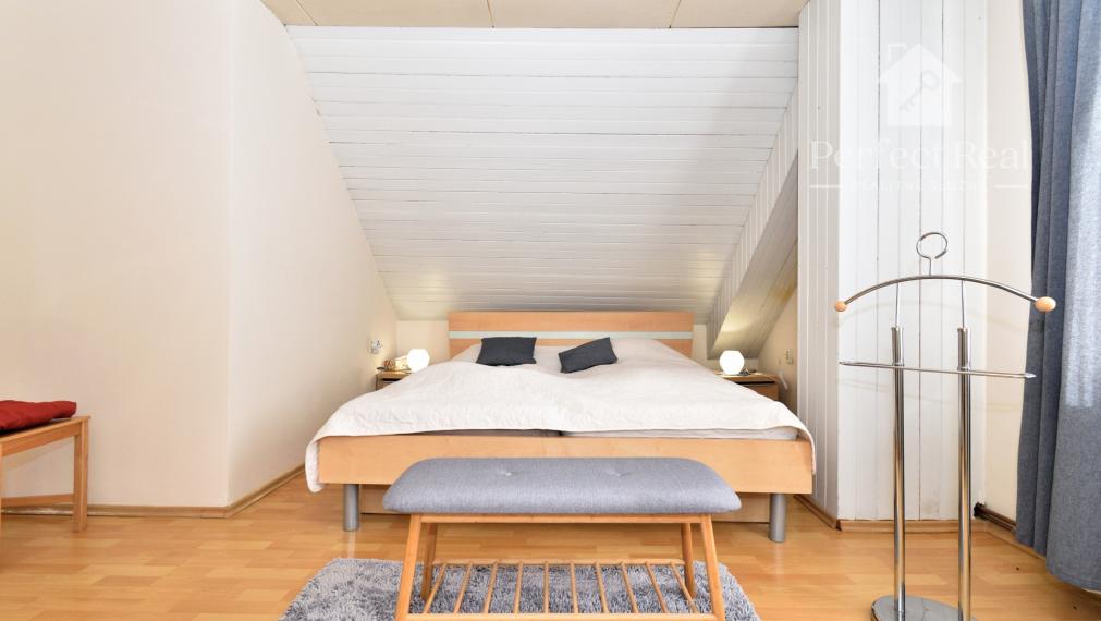 Rodinný dom s dvoma bytmi, 2 garáže, záhrada, bazén, DS