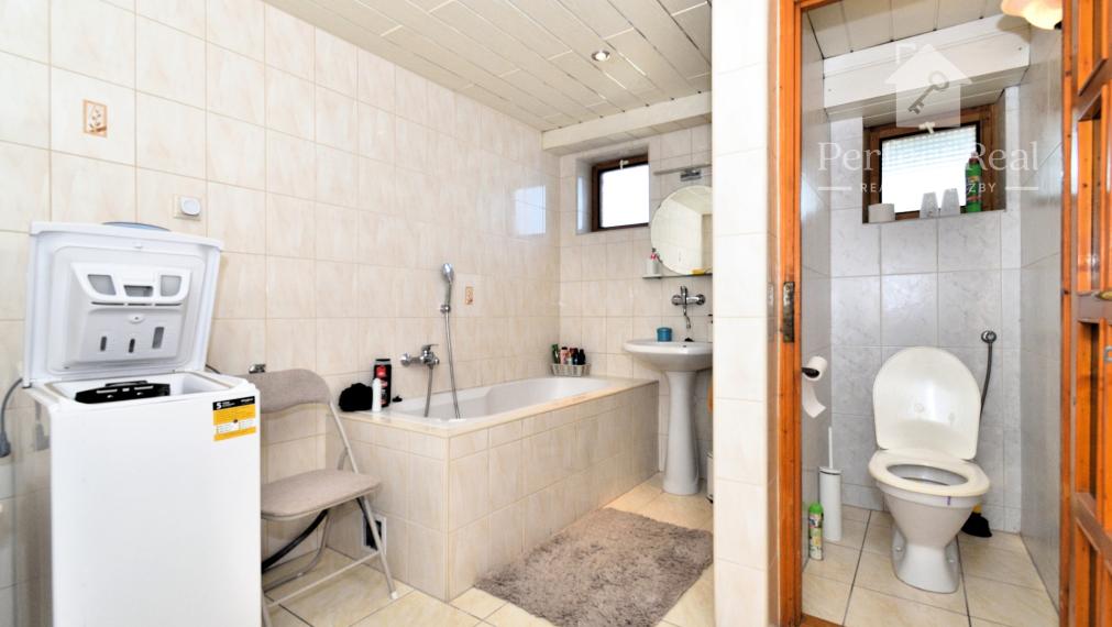 Rodinný dom s dvoma bytmi, 2 garáže, záhrada, bazén, DS