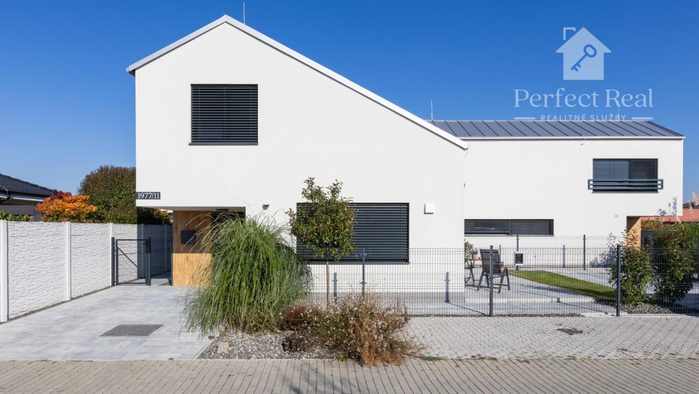 Na prenájom unikátny loftový dom so záhradou v Malinove - Tri vody.