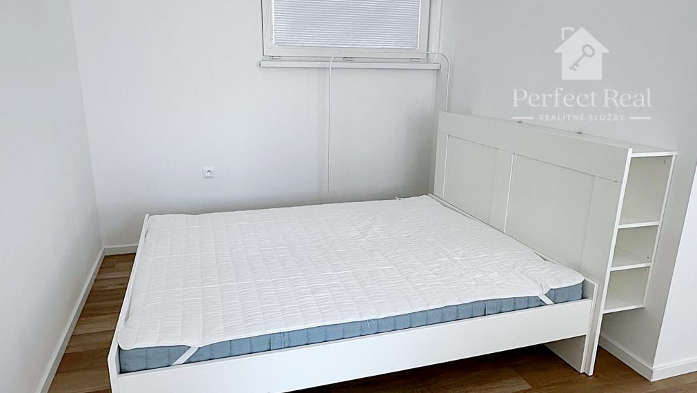 Prenájom 1,5izbový byt s predzáhradkou a parkovaním