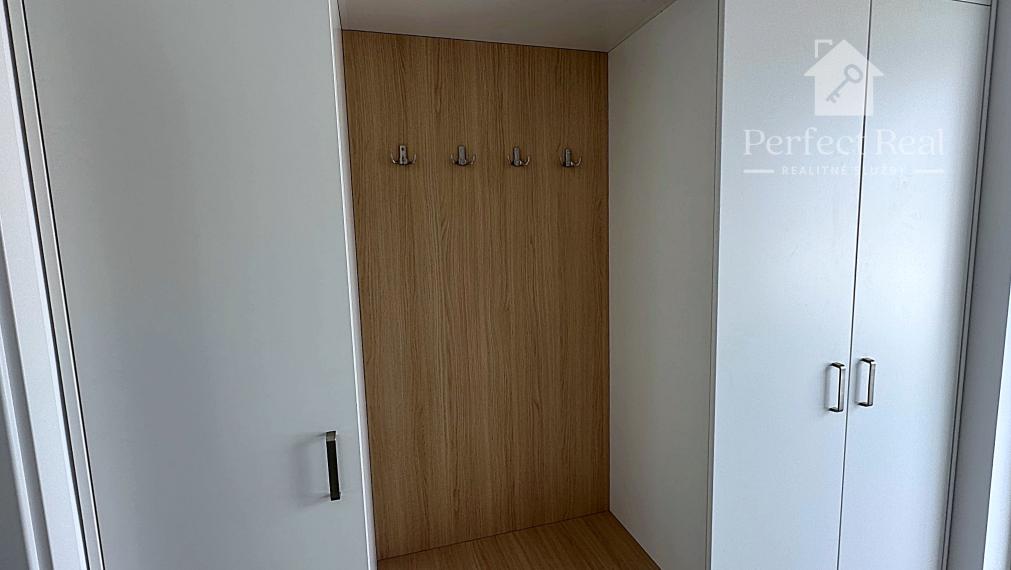 Prenájom 1,5izbový byt s predzáhradkou a parkovaním