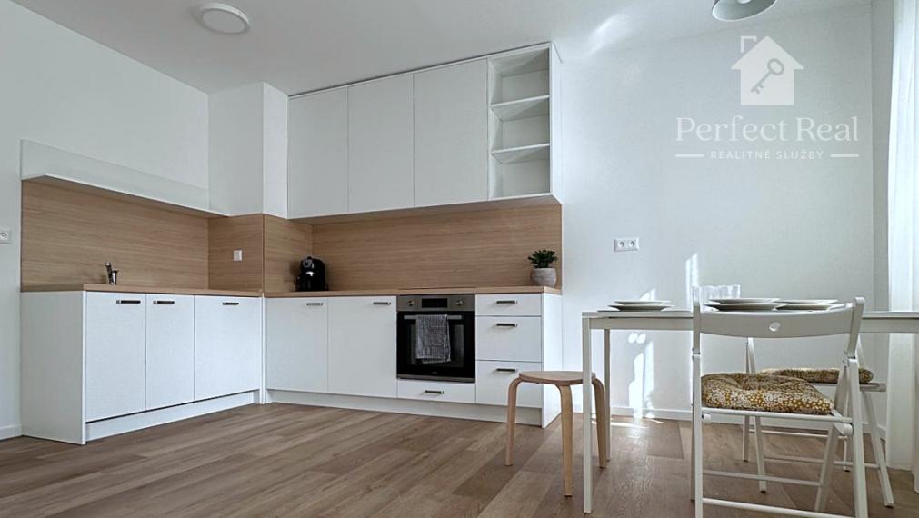 Prenájom 1,5izbový byt s predzáhradkou a parkovaním