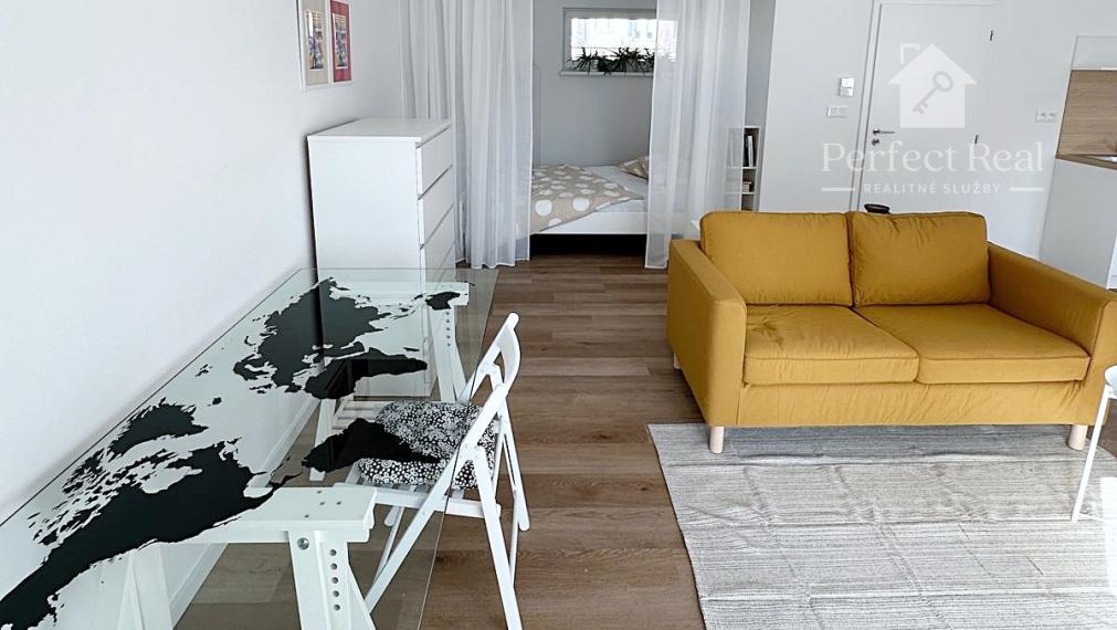 Prenájom 1,5izbový byt s predzáhradkou a parkovaním