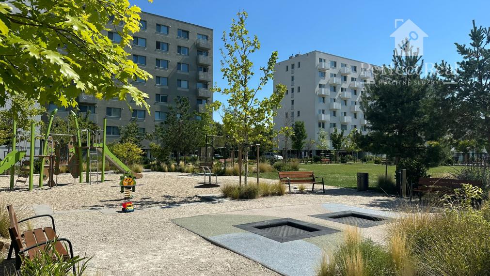 Moderný 3-izbový byt s balkónom, klimatizáciou a parkovaním