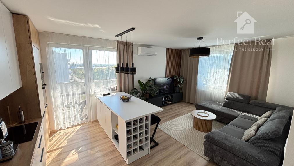 Moderný 3-izbový byt s balkónom, klimatizáciou a parkovaním