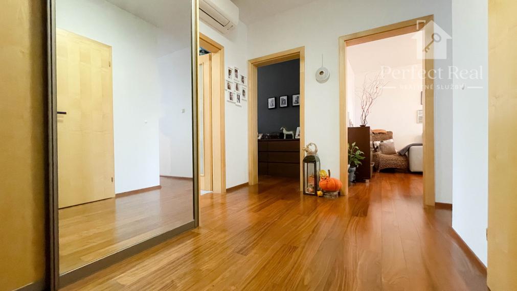 Pekný, moderný priestranný 3 izbový byt v obci Zlaté Klasy- slušná lokalita