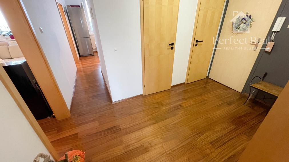 Pekný, moderný priestranný 3 izbový byt v obci Zlaté Klasy- slušná lokalita