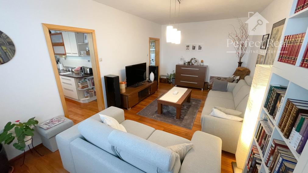 Pekný, moderný priestranný 3 izbový byt v obci Zlaté Klasy- slušná lokalita