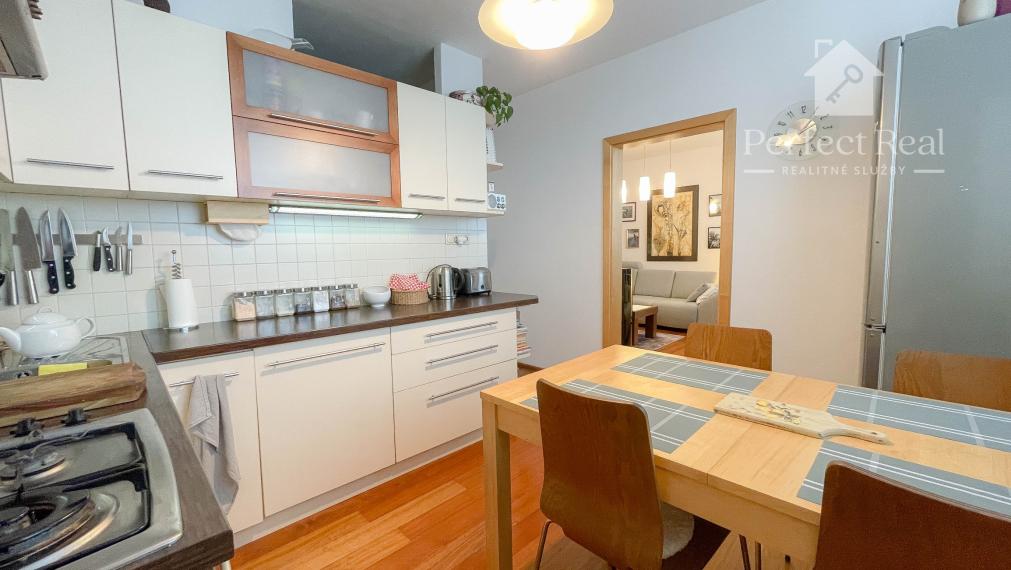 Pekný, moderný priestranný 3 izbový byt v obci Zlaté Klasy- slušná lokalita